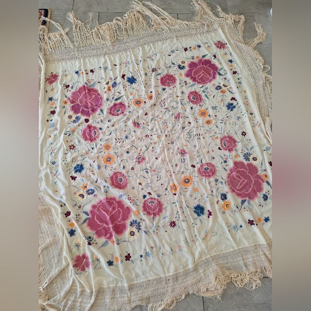 Floral Embroidered Tablecloth with Fringe